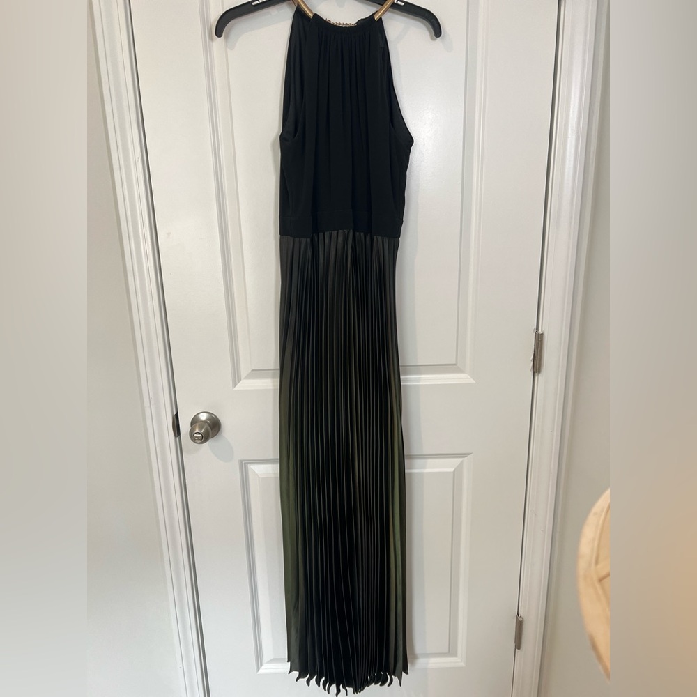 Black and Green Gown with gold chain size 4